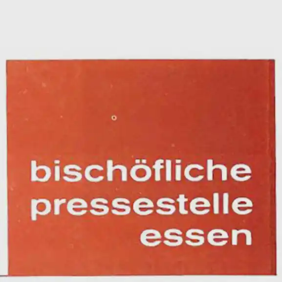 Stilisierter Ausschnitt einer Pressemitteilung mit farbigen Gestaltungselementen. Weiße Schrift auf rotem Grund: bischöfliche pressestelle essen